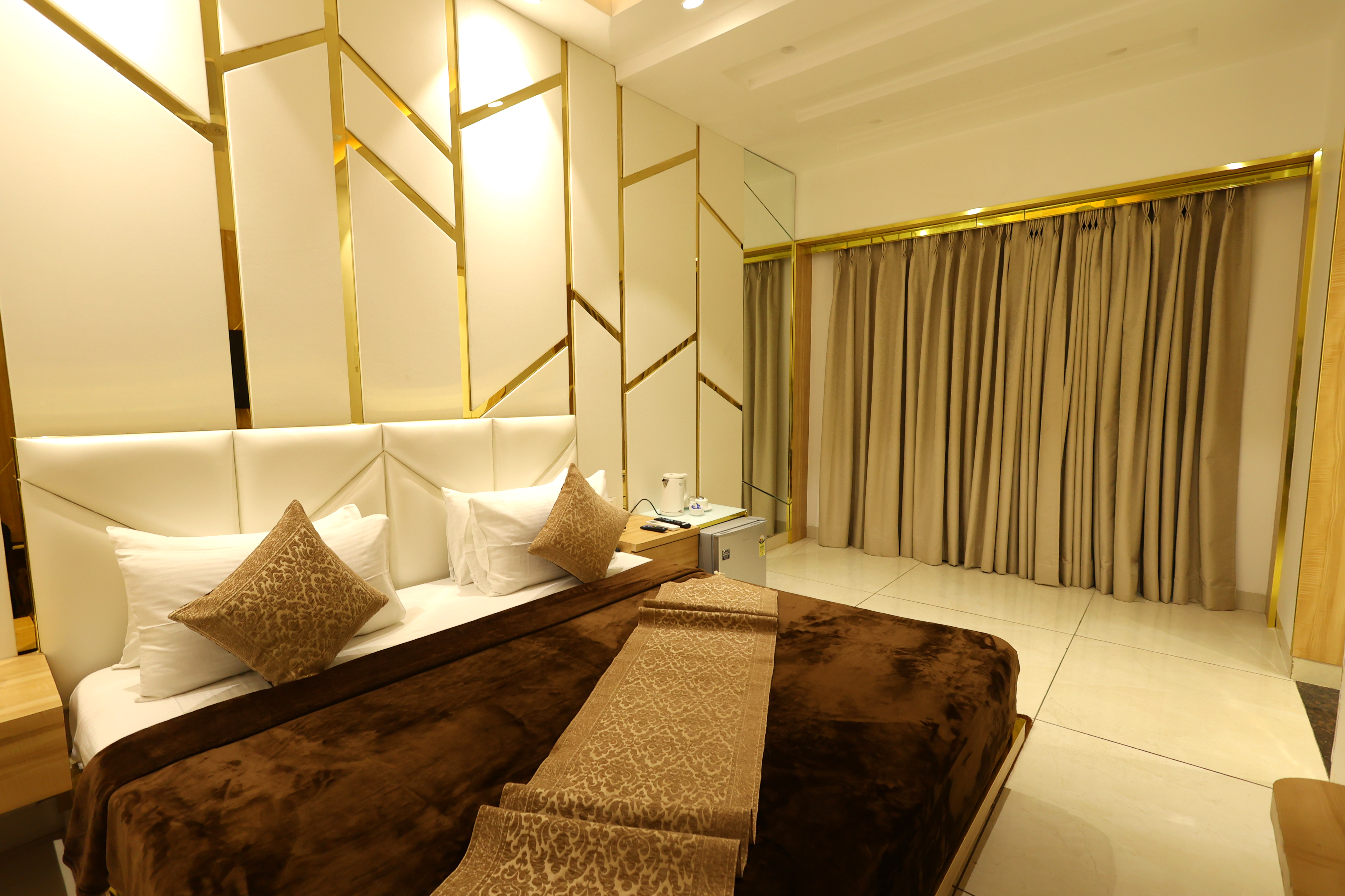JUNIOR SUITE