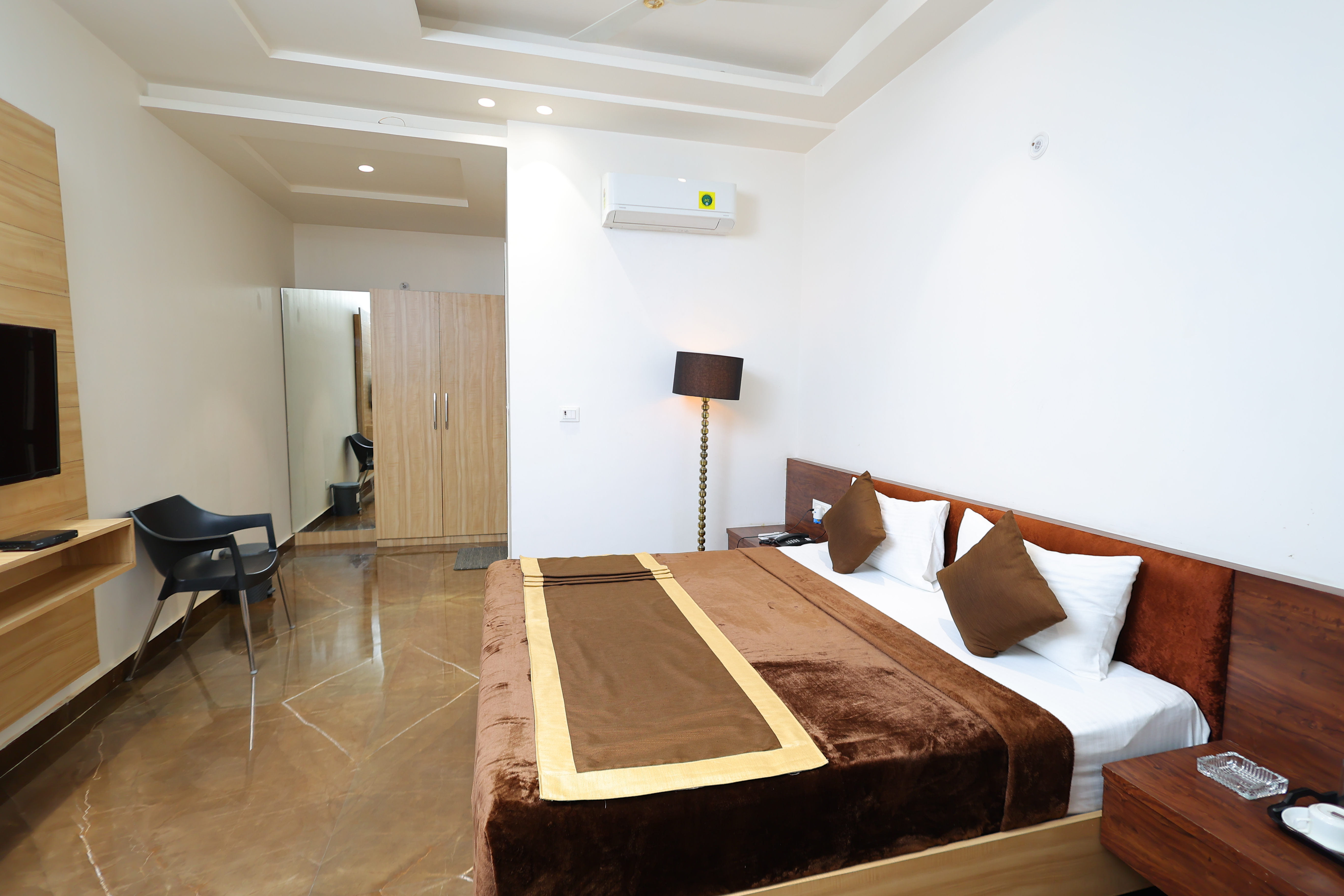 PREMIUM ROOM